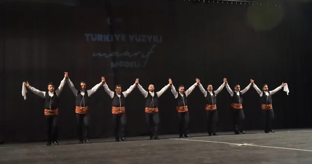 Erzurum Maarif Orkestrası ve Halk Dansları Topluluğu, sanatseverlerle buluştu Erzurum Haberleri