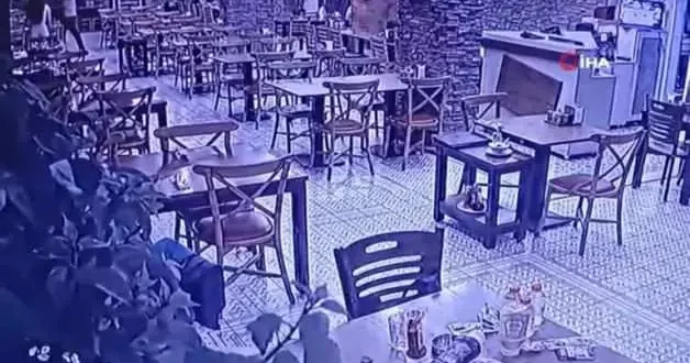 Muğla açıklarındaki şiddetli deprem saniye saniye kameralara yansıdı