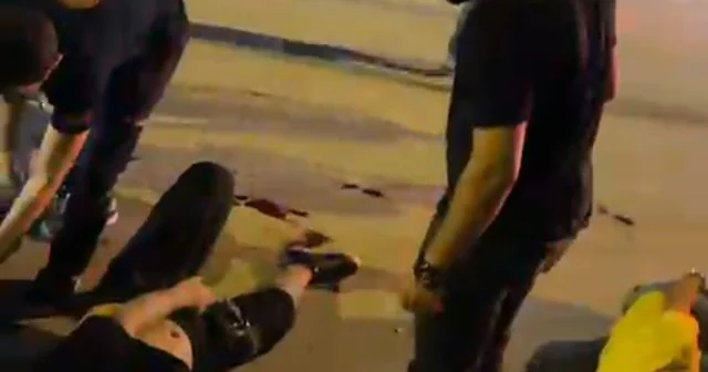 Sokakta tabancayla ayaklarından vuruldular Mersin Haberleri