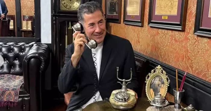 Sinan Oğan uzun süre sonra Azerbaycan da bir restoranda ortaya çıktı! Tanınmış siyasetçi, siyaset bilim doktoru...