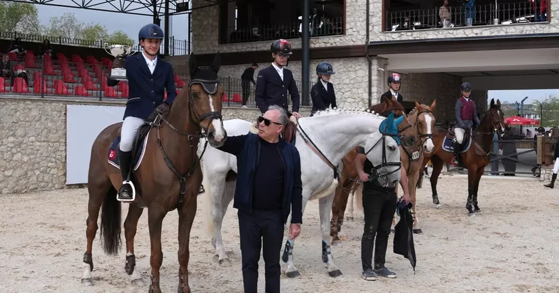 Lider Club a Kızıl Elma ödülü: Turizme ve biniciliğe katkı onurlandırıldı