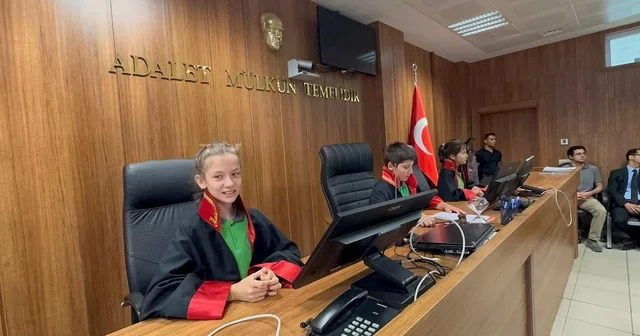 İlkokul öğrencileri adliyeyi ziyaret etti, duruşma canlandırdı Tekirdağ Haberleri