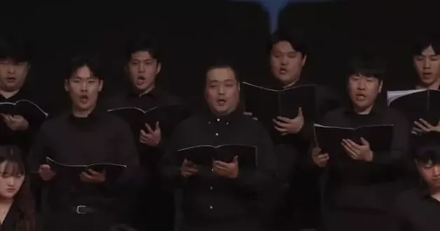 Güney Koreli senfoni orkestrasından Yelkenler Biçilecek performansı: Ayakta alkışlandı!