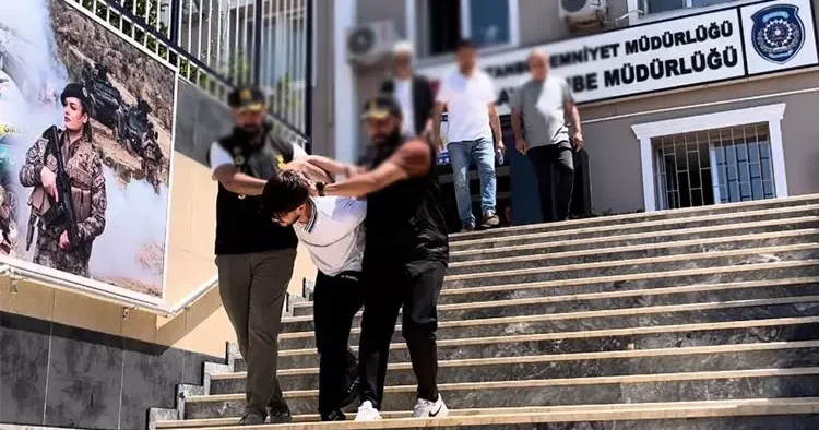Güngören de katil zanlısı valizde saklanırken yakalandı
