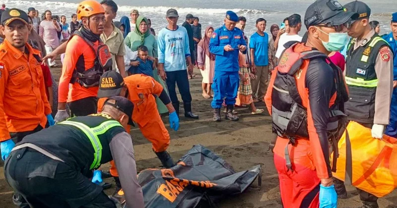 Endonezya da feribot battı: 38 kişi kayıp