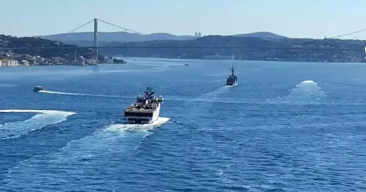 Oruç Reis Gemisi İstanbul Boğazı’nda