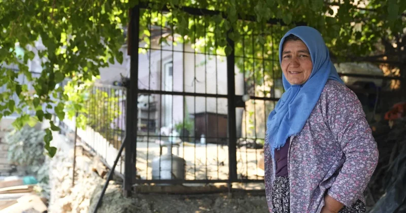 Mahalleyi terk etmedi, havuzdan taşıdığı suyla evleri yangından korudu Sözcü Gazetesi