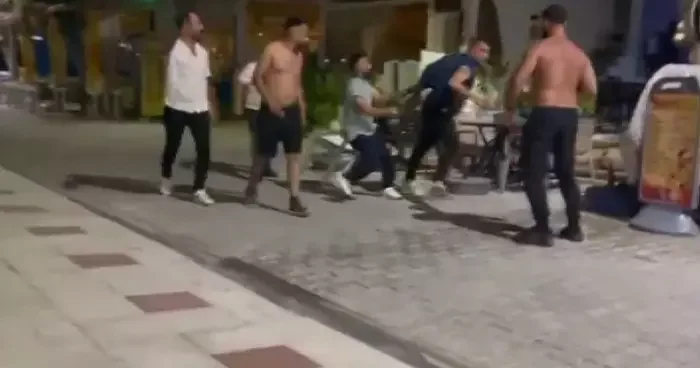 Esnafı silahlı vuran şahsı, vatandaşlar yakalayıp darbetti
