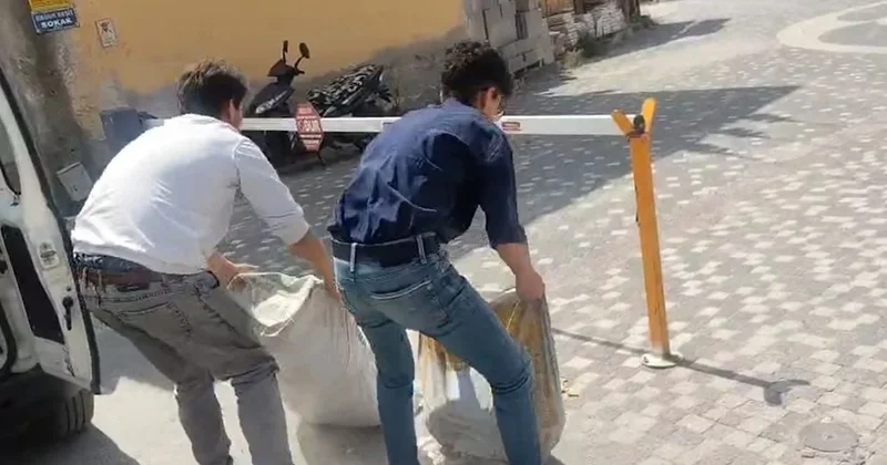 AKP li belediye önünde çöp eylemi Sözcü Gazetesi