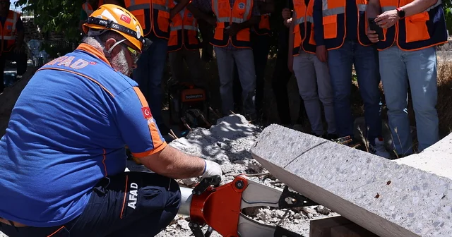 Kayseri de, Asrın felaketi nde görev alan ekiplere uygulamalı eğitim veriliyor Kayseri Haberleri
