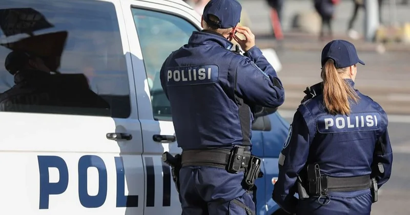 Finlandiya da alışveriş merkezi önünde bıçaklı saldırı