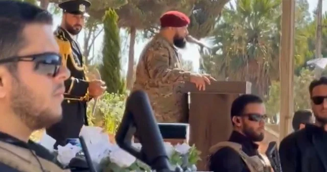 Suriye de devrimin ardından ilk kez askeri mezuniyette Kur an okundu VİDEO İZLE