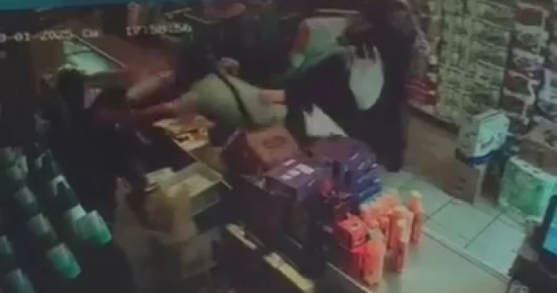 İstanbul da dehşet! Kadın kasiyere yumruklu saldırı! Son dakika haberleri