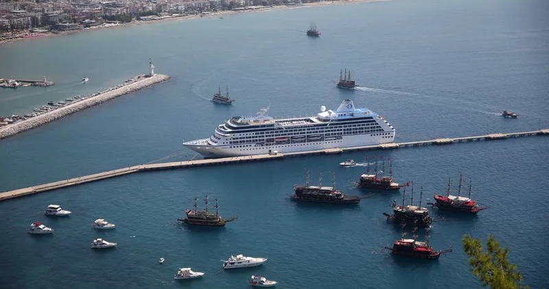 ABD li turistler, kruvaziyerle Alanya ya geldi