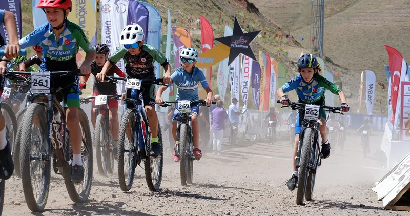 Palandöken in zirvesinde pedal çevirdiler