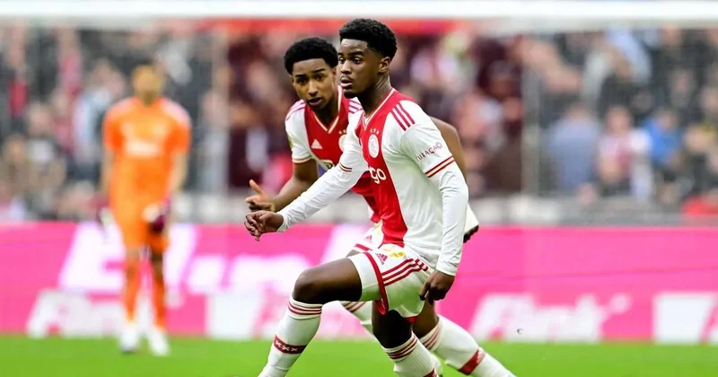 Chelsea, Ajax tan Jorrel Hato yu transfer etti!