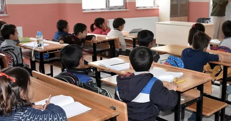 Okullarda Forma Dönüş Kararı Memnuniyetle Karşılandı