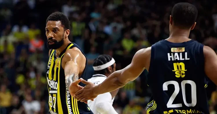 Khem Birch bir sezon daha Fenerbahçe Beko’da