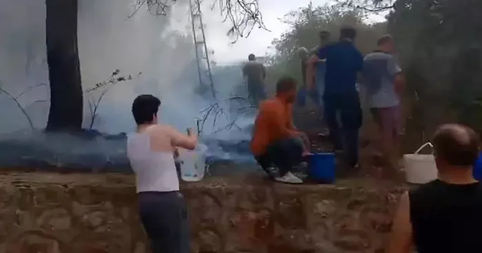 Orman yangınına kovalı müdahale! Mahallelinin desteğiyle söndü