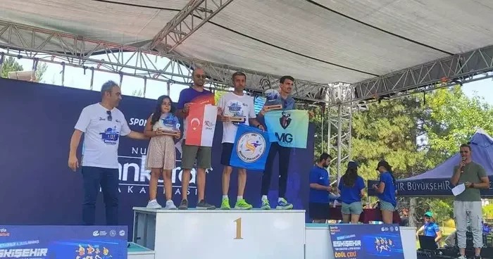 Siirtli sporcu, Eskişehir Yarı Maratonu’nda kategorisinde birinci oldu