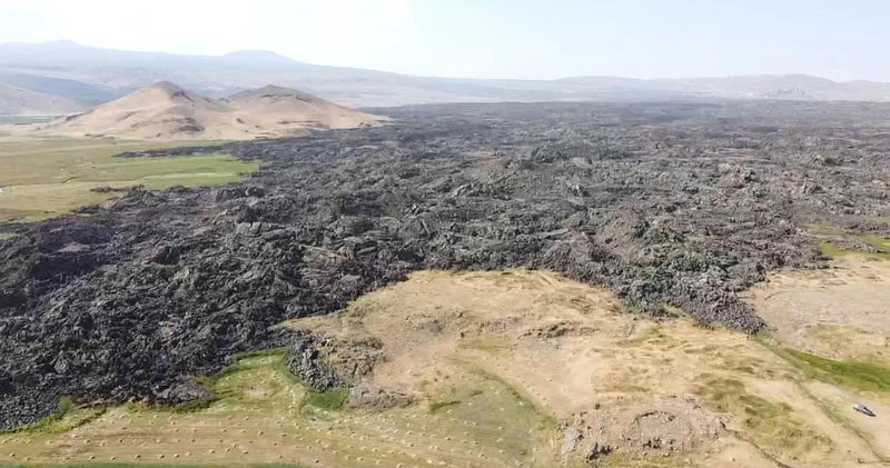 Ağrı da dağdan akan lavların yuttuğu köyler aranıyor