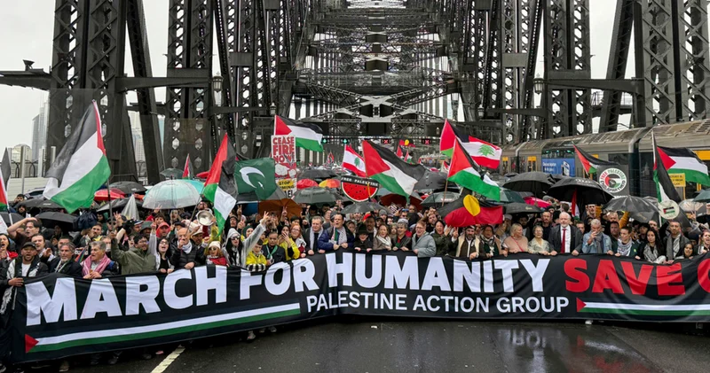Avustralya da on binlerce kişi Filistin e destek için Sydney Liman Köprüsü nde yürüdü Dış Haberler