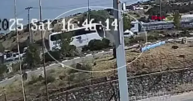 Manisa da otobüs önüne çıkan aracı biçti: 2 ölü