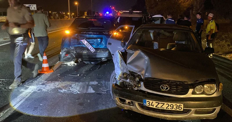 Polisten kaçıp kaza yapan otomobilin içinden çok sayıda kaçak göçmen çıktı