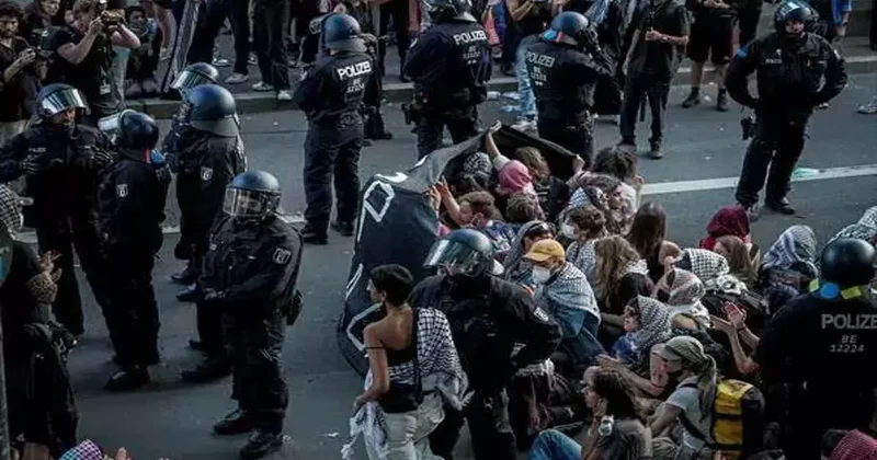 Almanya da Filistin destekçisi göstericilere polis müdahale etti