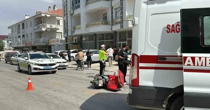 Karaman’da otomobille çarpışan motokurye yaralandı