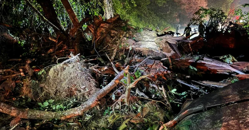 Rize de heyelan nedeniyle kapanan yol ulaşıma açıldı Sözcü Gazetesi