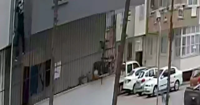 Motokurye, yağmur suyu tahliye borusundan tırmandığı daireden cep telefonu ve cüzdan çaldı Adana Haberleri