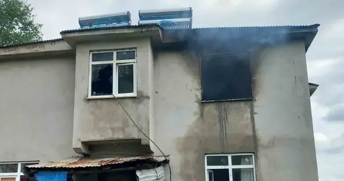 Yer: Ordu! Perdenin tutuşmasıyla ev yandı: Eşyalar kül oldu
