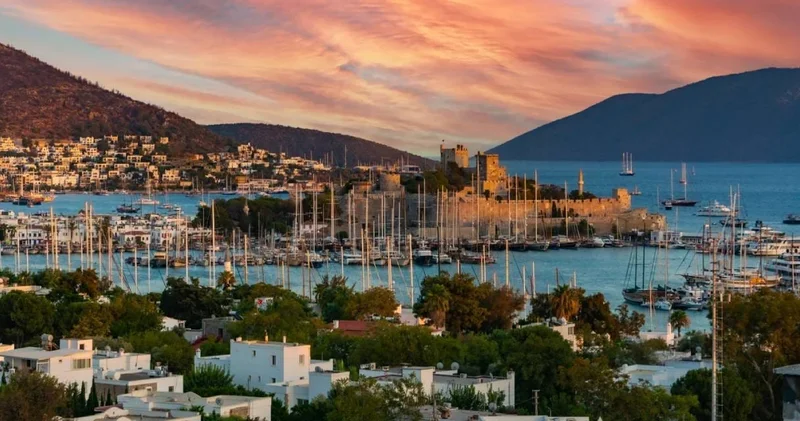 2 bin 611 kişi bir anda Bodrum a akın etti