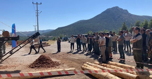 Burdur da orman işçisine kabuk soyma makinesi teslim edildi Burdur Haberleri