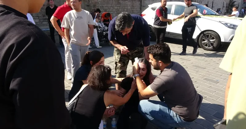 Taksim de polis aracı aydınlatma direğine çarptı: 4 polis yaralı
