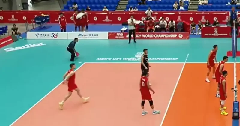 Türk voleybolcular yumruk yumruğa dövüştü: Maçın önüne geçen aparkat
