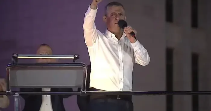 CHP lideri Özgür Özel den İstanbul a kayyum sonrası ilk miting: Artık kimsenin mazbatasının garantisi yok