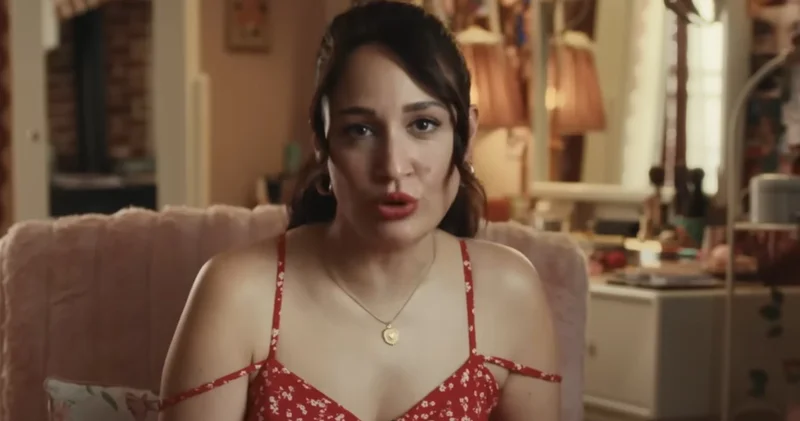 Netflix, Gupse Özay imzalı Platonik: Mavi Dolunay Otel dizisinin fragmanını yayınladı