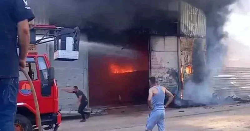 Antalya da fabrika alev alev yandı