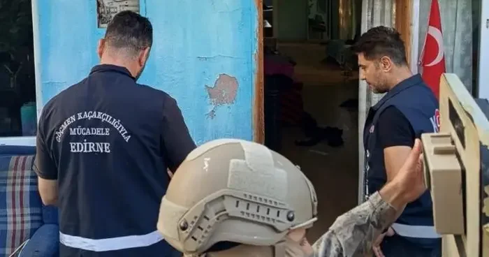 Edirne de saklandığı evde yakalanan göçmen kaçakçısı tutuklandı