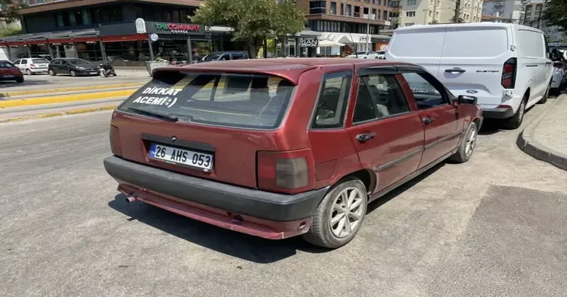 ‘Dikkat acemi’ yazısını astı, herkes ondan uzak duruyor