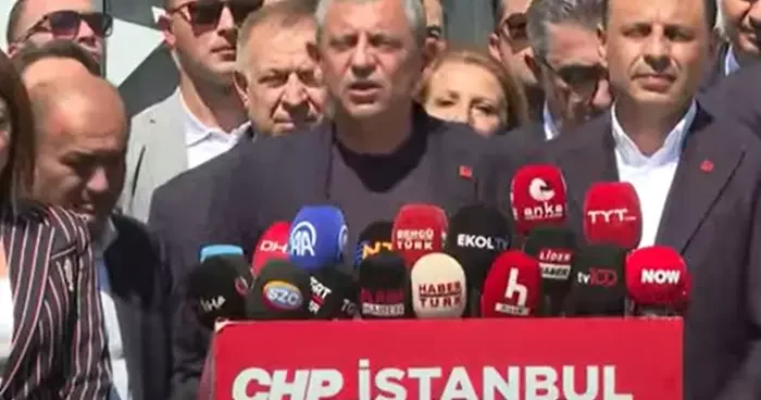 SON DAKİKA CHP lideri Özel, İstanbul İl Başkanlığı önünde duyurdu: Noterlerde bugün kuyruklar var...