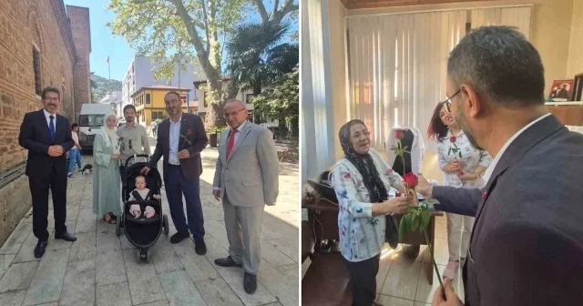 Bursa da Mevlit Gecesini gül dağıtarak kutladılar Bursa Haberleri