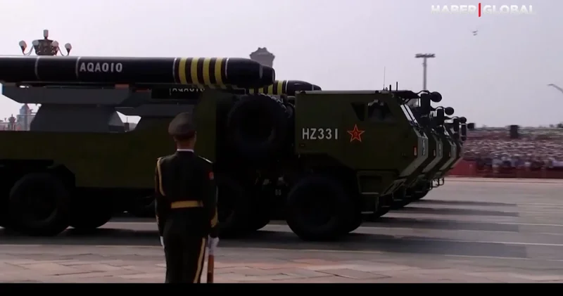 Çin in en büyük askeri geçit töreni: Şi, Putin ve Kim yan yana ABD ve Batı ya meydan okudu