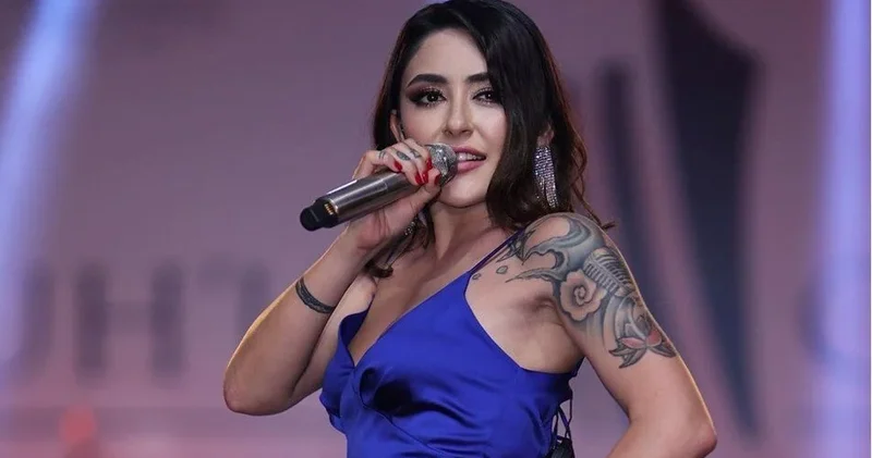 Melek Mosso’dan giyimini hedef alan AKP’li Namlı ya yanıt: Çağdaş bir Türk kadını olarak yine canımın istediğini giyeceğim