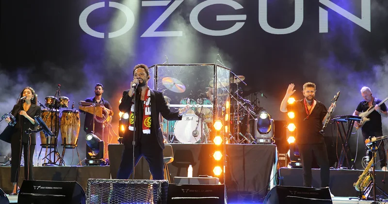 Şarkıcı Özgün Eskişehir i coşturdu