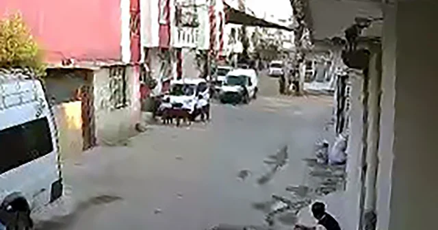 Sürücüsünün dur ihtarına uymadığı araçtan 5 tabanca ve 1 Kalaşnikof çıktı Adana Haberleri