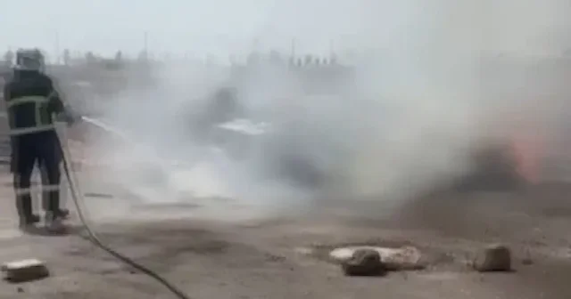Diyarbakır da alev topuna dönen otomobil itfaiye ekiplerince söndürüldü VİDEO İZLE