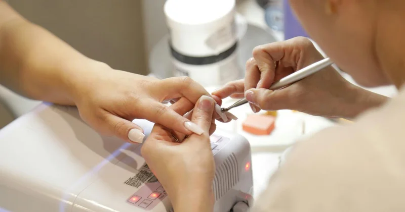 AB, tırnak salonlarında tırnak jeli kullanımını yasakladı